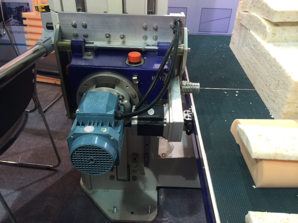 4 Kw Power Mattress Cnc Foam Cutting Machine / Cutting Sponge Machine