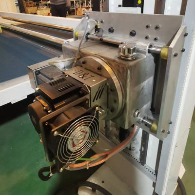 24. 10M/min CNC نوسان تیغه برش فوم برای مبلمان صنایع خودرو بسته بندی و عایق