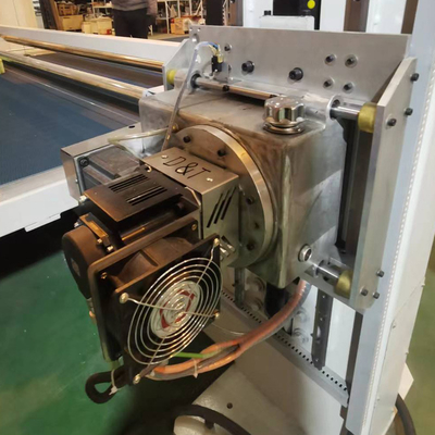 CNC نوسان دو تیغه فوم برش ماشین برای نرم انعطاف پذیر اسفنج شکل برش
