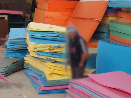 ماشین برش اسفنج پیشرفته با ریل راهنمای فریم اصلی و ریل اتصال برق الکترونیکی