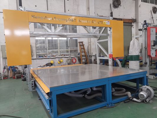دستگاه برش سه بعدی CNC 10 متری در دقیقه برای فوم نیمه سفت و سخت با میز کار خلاء